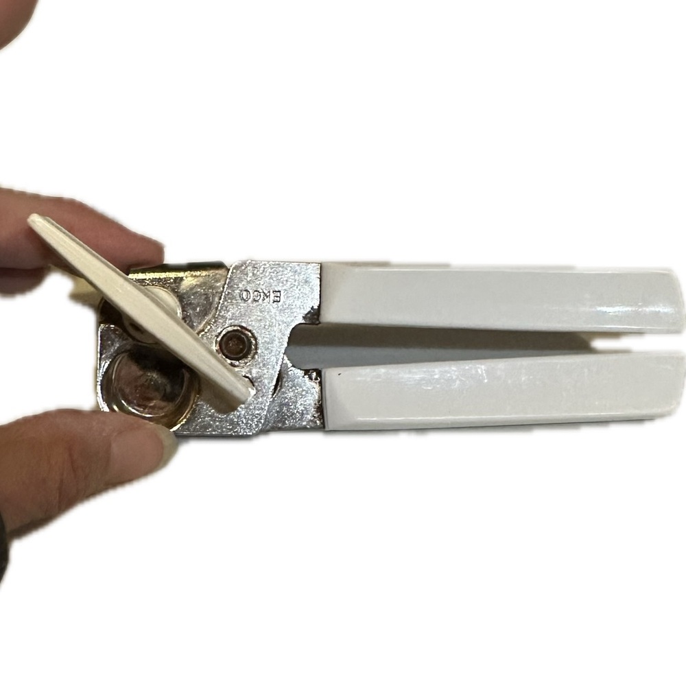VTG EKCO MANUAL CAN OPENER WHITE HANDLED 6” TRAVEL HANDY PORTABLE KITCHEN TOOL